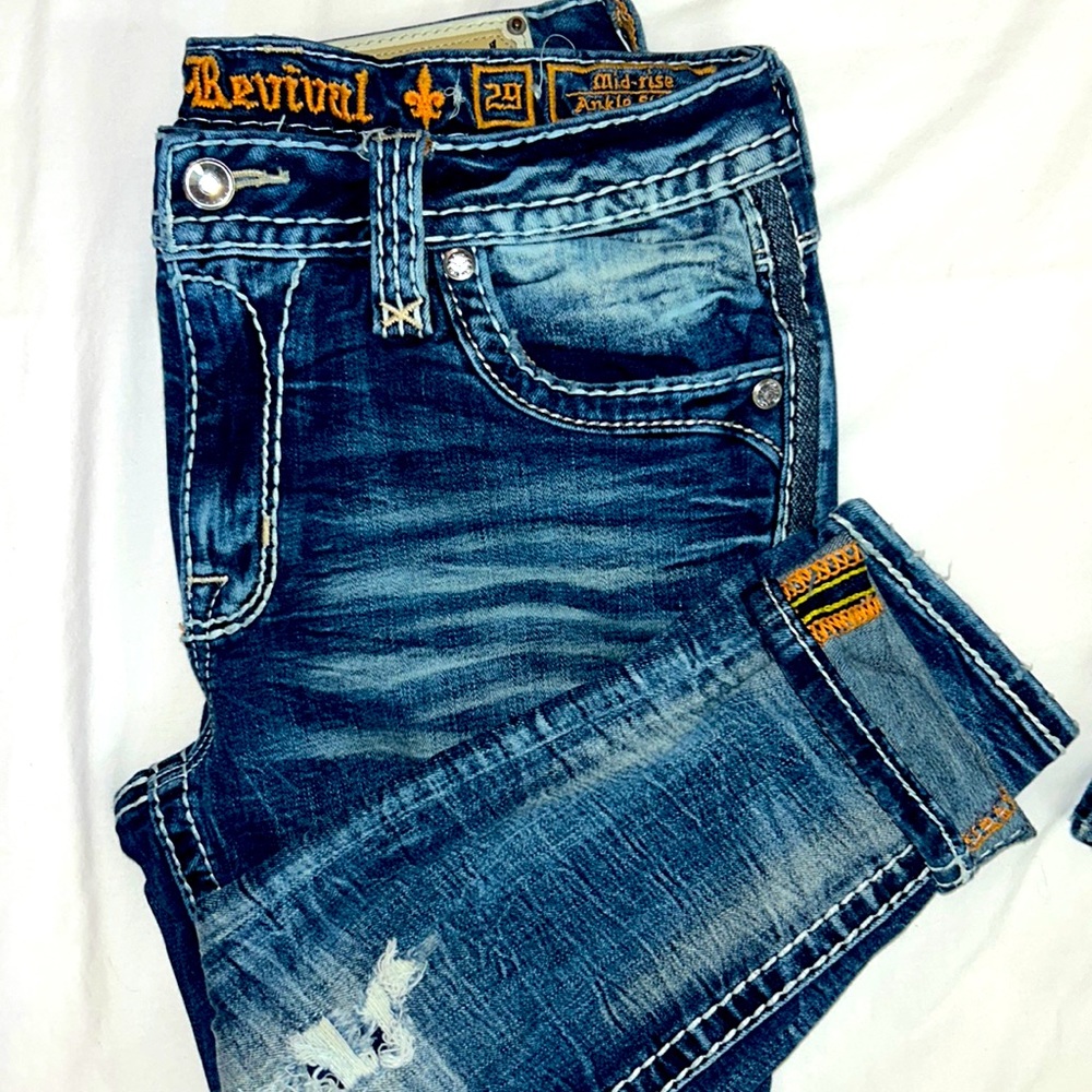 NWOT size 29 Rock Revival Jeans from the Buckle. MID RISE + Ankle Skinny Style